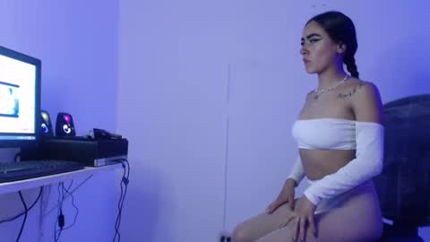 Snapshot of bonnie_blue_18 chatting on November 25, 1:33 pm Bonnie online show from November 25, 1:33 pm