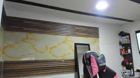 Snapshot of bonnie_bu chatting on November 12, 7:03 pm becky online show from November 12, 7:03 pm