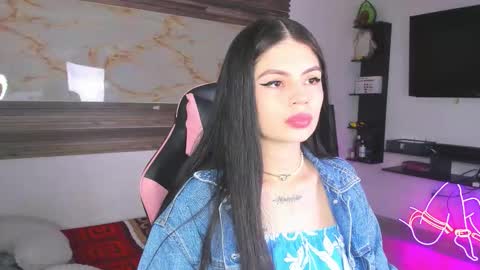 Snapshot of bonnie_bu chatting on December 14, 8:13 pm becky online show from December 14, 8:13 pm