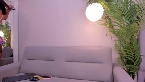 Snapshot of bonnieand_clyde22 chatting on May 8, 9:31 pm bonnieand_clyde22 online show from May 8, 9:31 pm