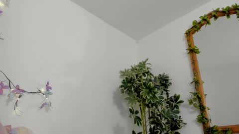 Snapshot of bonniecute_ chatting on October 12, 11:48 pm online show from October 12, 11:48 pm