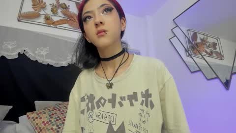 Snapshot of bonniecute_ chatting on October 15, 12:33 am online show from October 15, 12:33 am