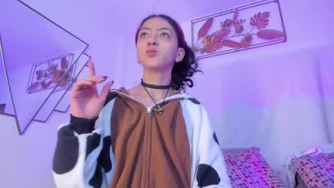 Snapshot of bonniecute_ chatting on October 26, 12:05 am online show from October 26, 12:05 am