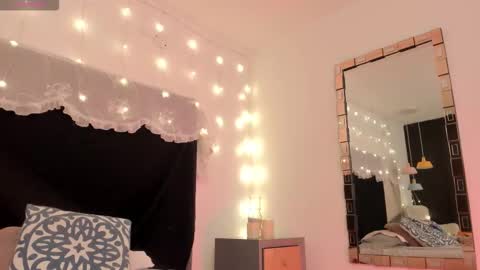 Snapshot of bonniecute_ chatting on October 30, 1:29 am online show from October 30, 1:29 am