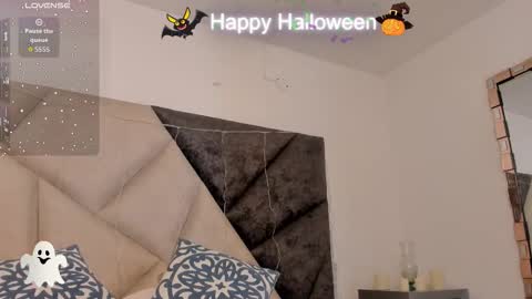 Snapshot of bonniecute_ chatting on October 31, 11:39 pm online show from October 31, 11:39 pm