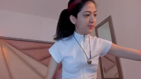 Snapshot of bonniecute_ chatting on November 17, 10:37 pm online show from November 17, 10:37 pm