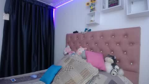 Soffy Brooks Independent model online show from October 8, 6:44 am