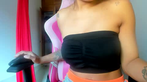Snapshot of bonny_ebony1 chatting on November 13, 2:05 pm Bonny online show from November 13, 2:05 pm