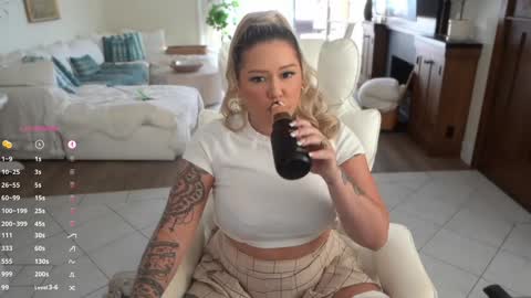 Snapshot of boobznbeer chatting on October 10, 11:37 pm Miley online show from October 10, 11:37 pm