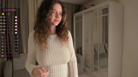 Ella online show from October 3, 7:22 pm