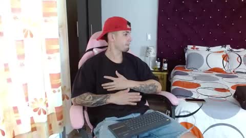 booyhott_ online show from October 24, 7:32 pm