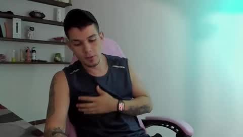 Snapshot of booyhott_ chatting on December 18, 7:53 pm booyhott_ online show from December 18, 7:53 pm