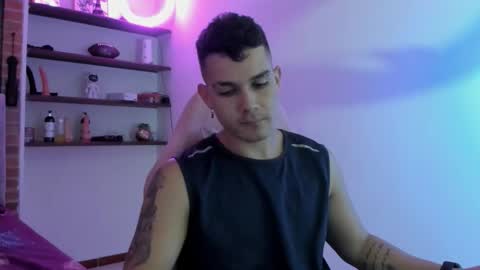 Snapshot of booyhott_ chatting on December 20, 8:05 pm booyhott_ online show from December 20, 8:05 pm