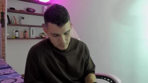 Snapshot of booyhott_ chatting on December 22, 7:11 pm booyhott_ online show from December 22, 7:11 pm