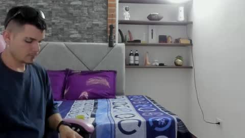 Snapshot of booyhott_ chatting on January 5, 7:39 pm booyhott_ online show from January 5, 7:39 pm