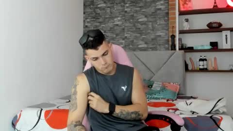 Snapshot of booyhott_ chatting on January 9, 7:59 pm booyhott_ online show from January 9, 7:59 pm