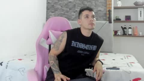 Snapshot of booyhott_ chatting on January 14, 7:30 pm booyhott_ online show from January 14, 7:30 pm