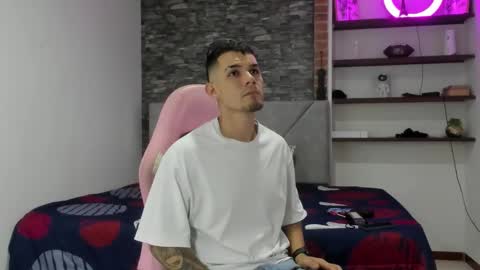 Snapshot of booyhott_ chatting on February 21, 7:48 pm booyhott_ online show from February 21, 7:48 pm