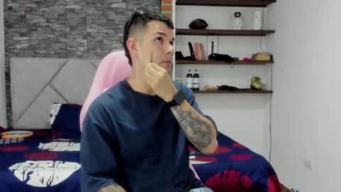 Snapshot of booyhott_ chatting on March 1, 7:38 pm booyhott_ online show from March 1, 7:38 pm