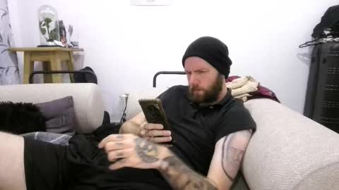 Snapshot of boredpunkdude666 chatting on March 11, 12:16 am boredpunkdude666 online show from March 11, 12:16 am