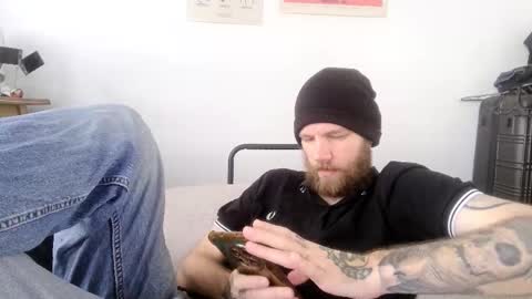 Snapshot of boredpunkdude666 chatting on March 16, 9:52 pm boredpunkdude666 online show from March 16, 9:52 pm