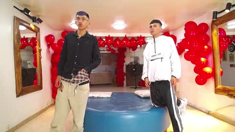 THOMAS AND DAMIAND online show from February 2, 4:15 am