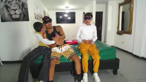 THOMAS AND DAMIAND online show from November 3, 5:36 pm