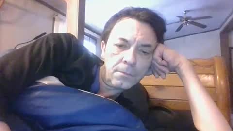 Snapshot of bottomcdforoldersc chatting on February 1, 1:09 pm James online show from February 1, 1:09 pm