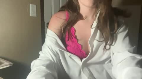 Snapshot of bougiebrunette13 chatting on July 19, 2:15 am bougiebrunette online show from July 19, 2:15 am