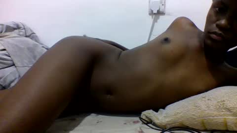 Snapshot of bouncy_vee chatting on February 27, 1:38 am bouncy_vee online show from February 27, 1:38 am