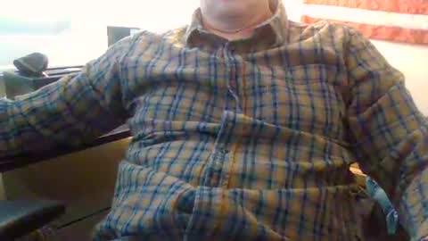 Snapshot of bourbonman144 chatting on February 17, 9:43 pm bourbonman144 online show from February 17, 9:43 pm