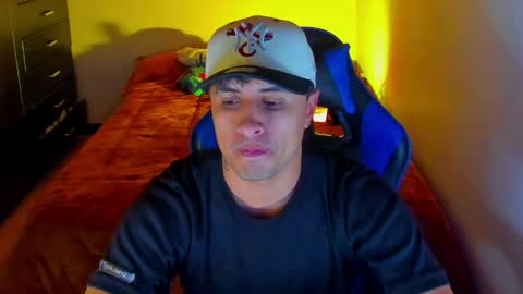 Snapshot of boy_nauthy chatting on April 30, 12:06 am boy_nauthy online show from April 30, 12:06 am