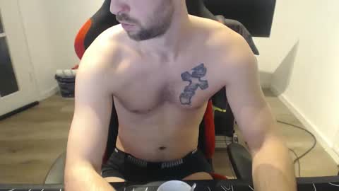 Snapshot of boy_t0y89 chatting on January 14, 7:47 am boy_t0y89 online show from January 14, 7:47 am