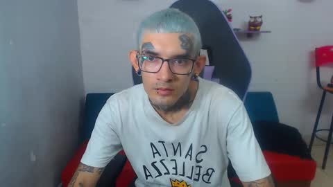 boy_tatto77 online show from December 21, 6:37 pm