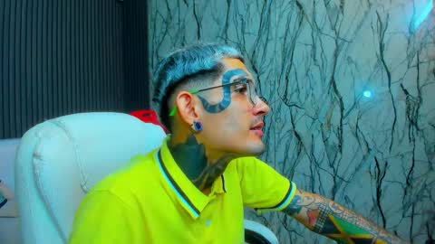 boy_tatto77 online show from February 7, 6:22 pm