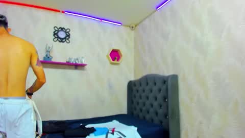 boy_tatto77 online show from February 19, 6:48 pm