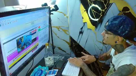 boy_tatto77 online show from June 3, 11:35 am