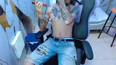 boy_tatto77 online show from June 13, 12:47 pm