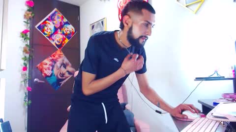 Snapshot of boybunnyerotic chatting on September 25, 4:43 pm boybunnyerotic online show from September 25, 4:43 pm