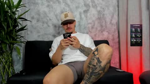 boyc02_ online show from December 19, 10:33 am