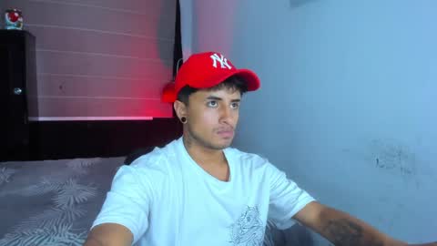 Snapshot of boylatin_777 chatting on December 19, 5:40 am miguel online show from December 19, 5:40 am