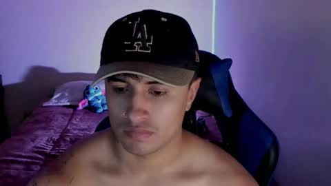 Snapshot of boylatin_777 chatting on April 27, 10:41 pm miguel online show from April 27, 10:41 pm