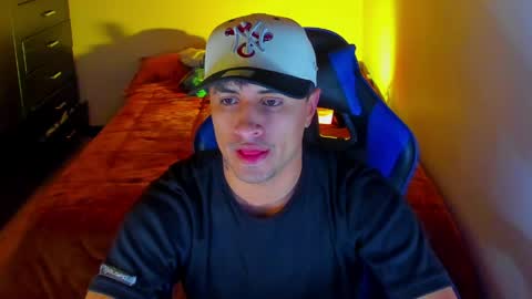 Snapshot of boylatin_777 chatting on April 30, 12:06 am miguel online show from April 30, 12:06 am