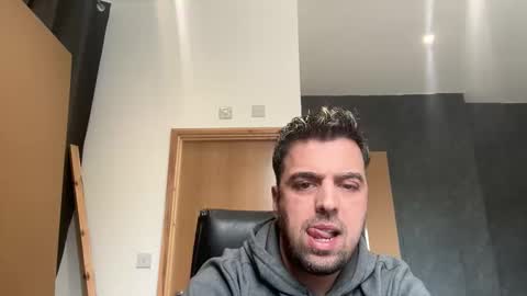 Snapshot of boyofficeboy chatting on April 15, 11:28 am boyofficeboy online show from April 15, 11:28 am