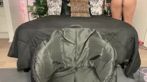 Snapshot of boysdroollx chatting on December 16, 4:17 am Puddin online show from December 16, 4:17 am