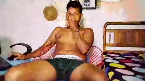 Snapshot of boysex1124 chatting on December 31, 12:25 pm andrew online show from December 31, 12:25 pm