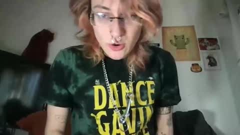 boywithbug online show from March 6, 2:08 pm