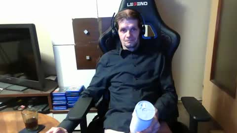 Snapshot of bponie1 chatting on February 6, 5:03 am bponie1 online show from February 6, 5:03 am