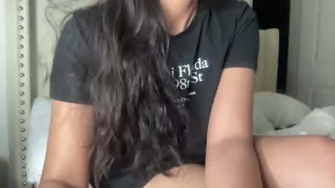 Snapshot of br0wn_baddie chatting on February 2, 5:17 am brown baddie online show from February 2, 5:17 am