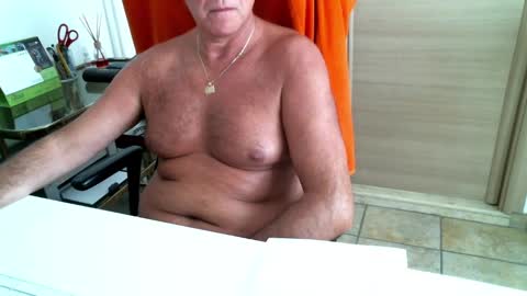 Snapshot of braccobald chatting on March 3, 10:28 am Braccobald online show from March 3, 10:28 am